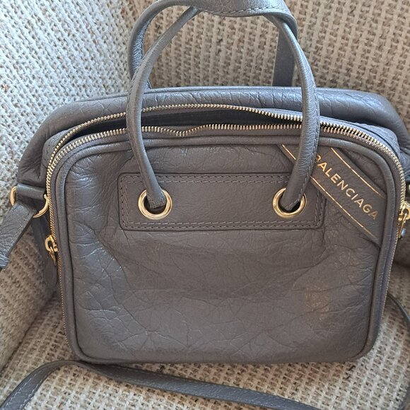 Gorgeous BALENCIAGA Crossbody bag in gray - Picture 1 of 9